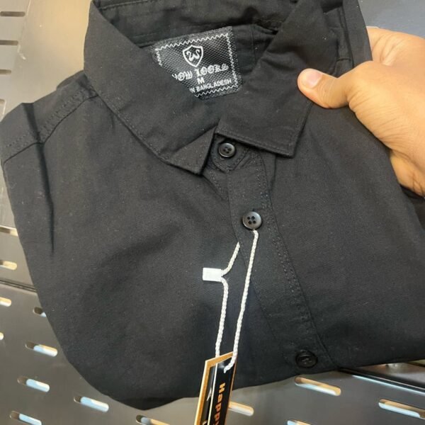 BLACK SOLID COLOR